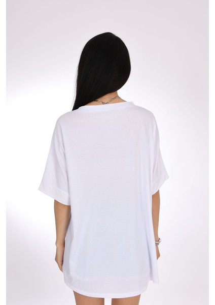 Paris Sokakları Oversize Beyaz T-Shirt – Şehir Işıltısını Üzerinde Taşı fırsatları