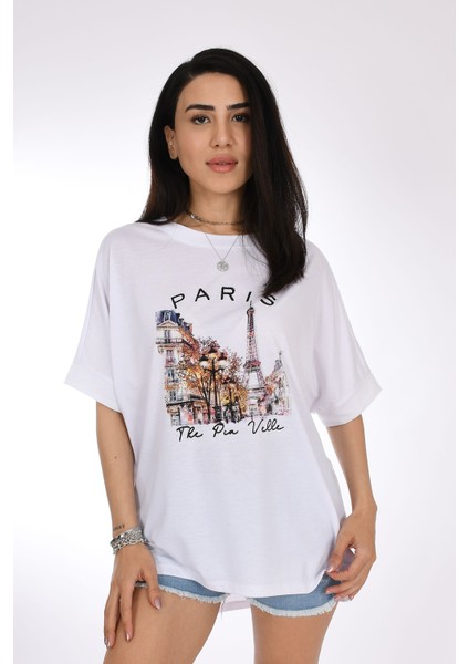 Paris Sokakları Oversize Beyaz T-Shirt – Şehir Işıltısını Üzerinde Taşı