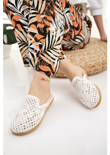 Kadın Hasır Terlik Beyaz Önü Kapalı Örgü Dantel Triko Nakış Detaylı Şık Yeni Sezon Yazlık Ev Plaj Tatil Terliği
