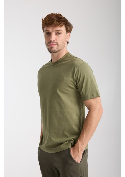 Standart Fit Normal Kesim %100 Pamuk Panda Nakışlı Bisiklet Yaka Tişört fiyatları