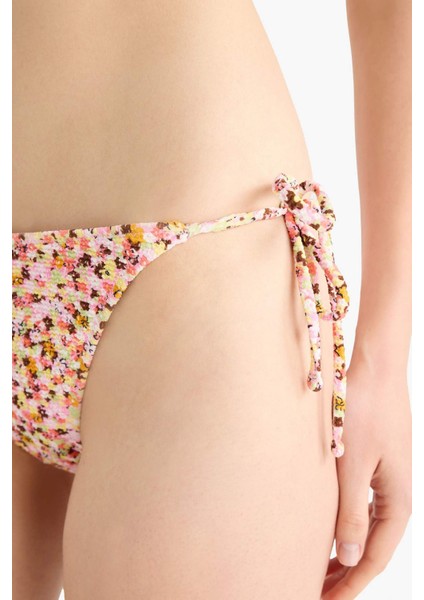 Regular Fit Çiçekli Bürümcük Bağcıklı Bikini Altı-Fall in Love E2577AX25SM fırsatları