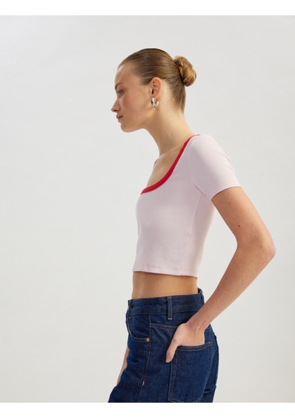 Pamuklu Slim Fit Kontrast Detaylı Kısa Kollu U Yaka Fitilli Crop Tişört