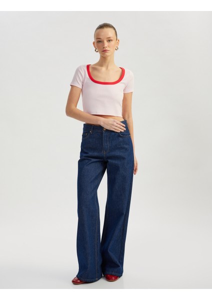 Pamuklu Slim Fit Kontrast Detaylı Kısa Kollu U Yaka Fitilli Crop Tişört