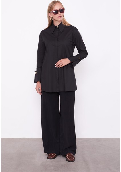 Siyah Broş Düğme Detaylı Gömlek
