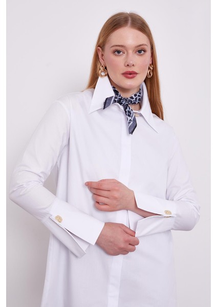 Beyaz Broş Düğme Detaylı Gömlek modelleri