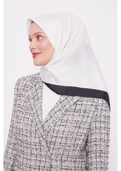 Beyaz-Siyah Halka Desen Monogram Eşarp