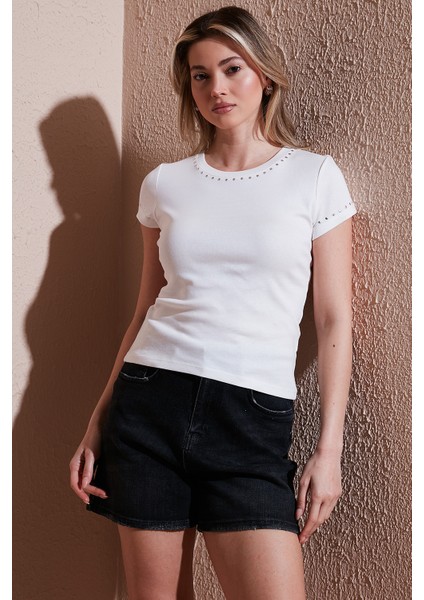 % 100 Pamuk Slim Fit Zımba Detaylı T Shirt Bayan T Shirt 25Y0523K1 fiyatları