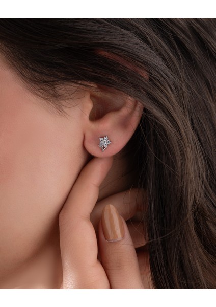 925 Ayar Rodyum Zirkon Taşlı Minimal Papatya Çivili Gümüş Küpe fiyatları