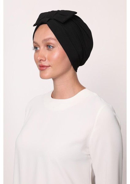 Siyah Fiyonklu Çapraz Bone