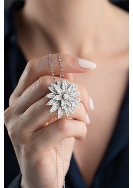 925 Ayar Gümüş Işıklı Baget Taşlı Lotus Çiçeği Kolye fırsatları