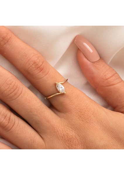 Gümüş Yüzük - 0.60Karat Mekik Swarovski Taşlı Pırlanta Montörü 925 Ayar Gümüş Evlilik Teklifi Yüzüğü