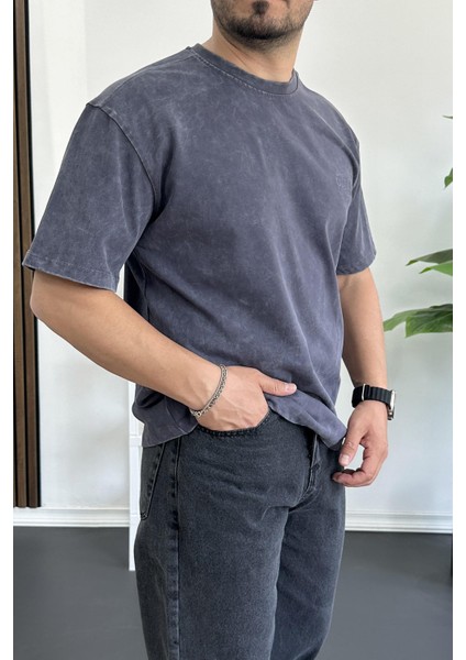 Erkek Oversize Geniş Kesim Yıkamalı Kumaş Nakış Logolu Tişört Füme EDW366 modelleri