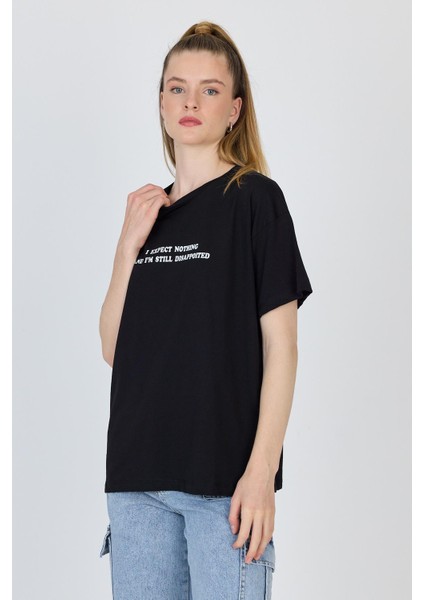 Siyah Yazı Baskılı %100 Pamuk Oversize Tişört 2150-8M modelleri