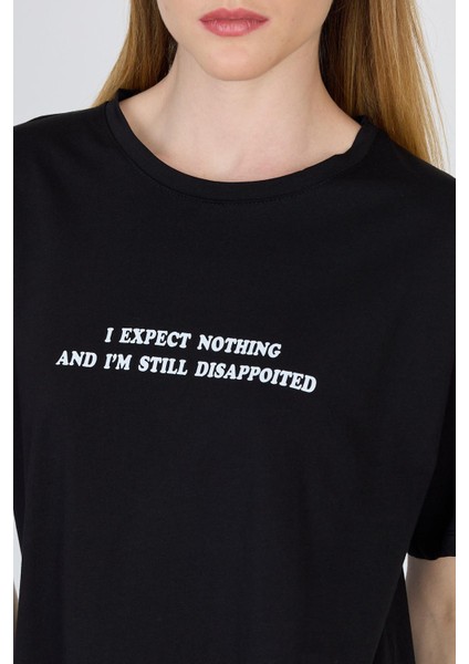 Siyah Yazı Baskılı %100 Pamuk Oversize Tişört 2150-8M fırsatları