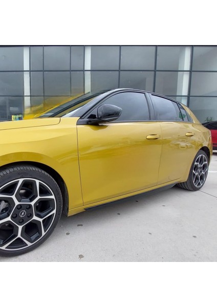 2022 - 2024 Opel Astra L Uyumlu Marşpiyel Çıtası (Piano Black Boyalı) (Plastik)