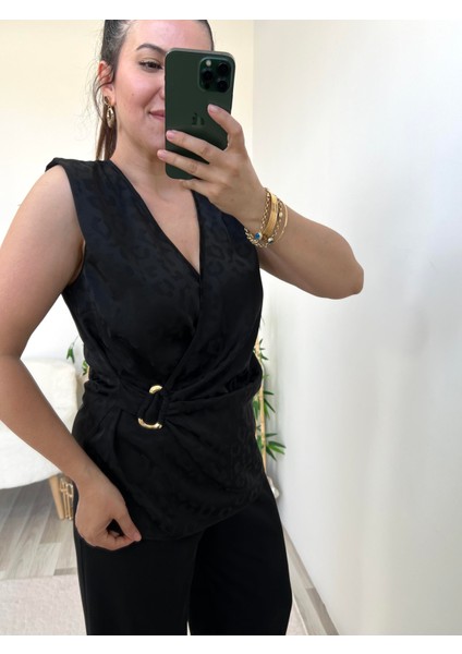 Siyah Saten Gold Toka Detaylı Kruvaze Bluz modelleri