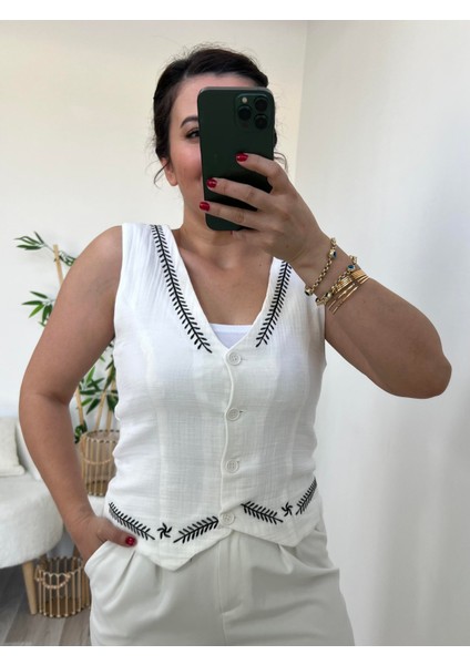Beyaz Nakış Işlemeli Müslin Yelek