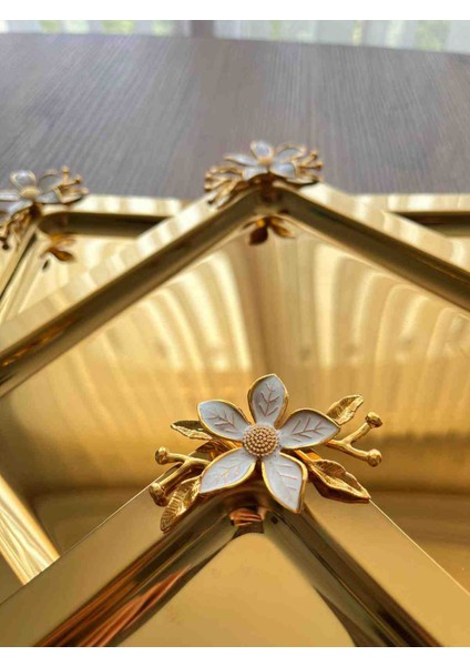Lüx 6 adet Mineli Papatyalı Gold Kare Sunum Tepsisi Kahve ve Sunum Tepsisi