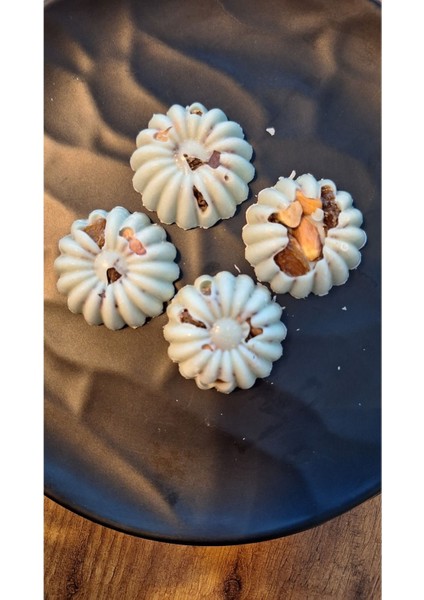 Çiçek Spesiyal Çilek Çikolatalı Hediyelik Çikolata (750 Gr)