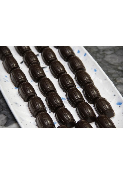 Çilek Çikolata Dolgulu Fıçı Sütlü Hediyelik Çikolata (750 Gr)