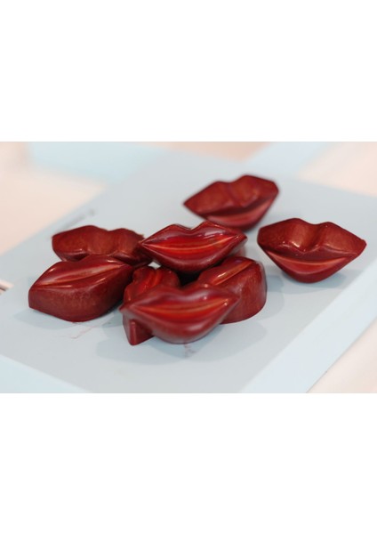 Karamel Çikolata Dolgulu Dudak Sütlü Hediyelik Çikolata (750 Gr)