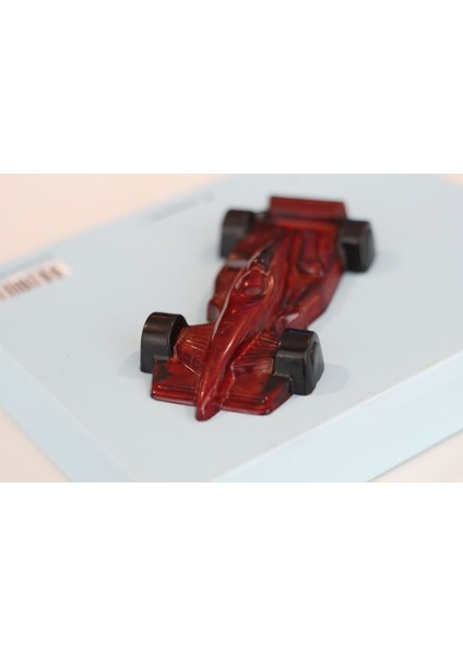 Ferrari Formula 1 Renkli Beyaz Çikolata Dolgulu Sütlü Hediyelik Çikolata (4 Adet)