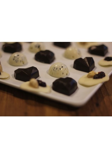 Ruby Çikolata Dolgulu Bonbon Sütlü Hediyelik Çikolata (250 Gr)