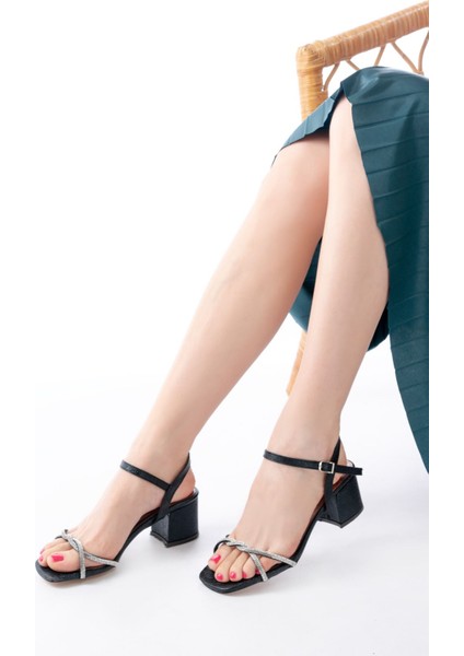 K-888 Kadın Siyah Ince Sarmal Bantlı Topuklu Ayakkabı