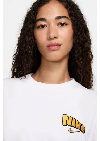 Sportswear Loose Fit Graphic Backprint Cotton T-Shirt Kadın Bol Kesim Pamuklu Tişört Beyaz modelleri