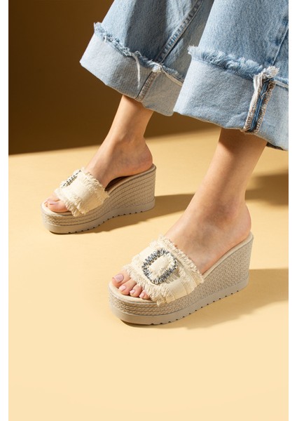 Dolgu Topuklu Kumaş Bantlı Tokalı Kadın Terlik 59-98-25KETEN