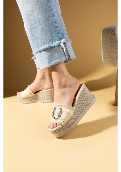 Dolgu Topuklu Kumaş Bantlı Tokalı Kadın Terlik 59-98-25KETEN modelleri