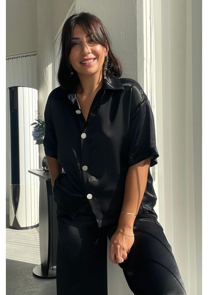 Gümüş Düğmeli Saten Pijama Seti modelleri