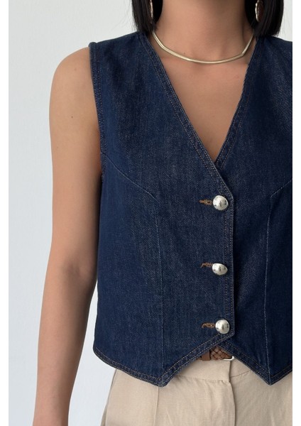 Düğmeli ve Kısa Boylu Dar Kalıplı Cepsiz Kolsuz Kadın Kot Yelek Slaplı Lacivert Denim fırsatları