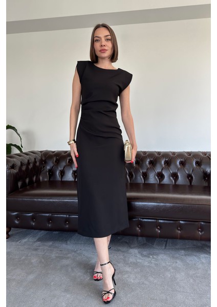 Yandan Büzgülü Kolsuz Özel Seri Elbise- Siyah