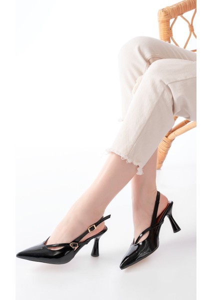 4962 Siyah Rugan Sivri Burun Tokalı Yuvarlak Topuk Kadın Sandalet modelleri