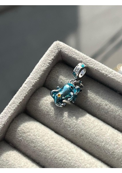 Sallantılı Boğa Burcu Charm