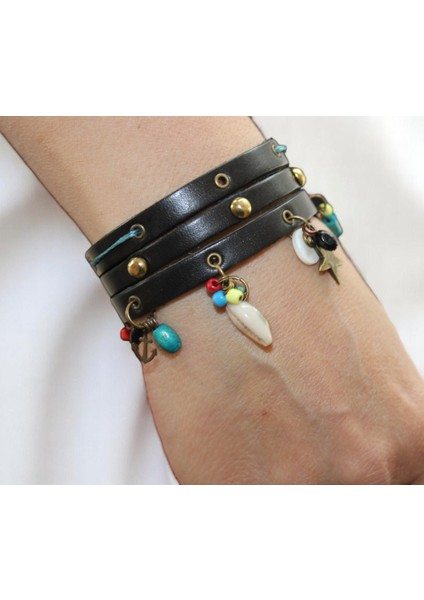 Kokoş Kadın Deri Bileklik | Mavi Ip Detaylı Bohem Charmlı Klipsli Bileklik 18-21 cm