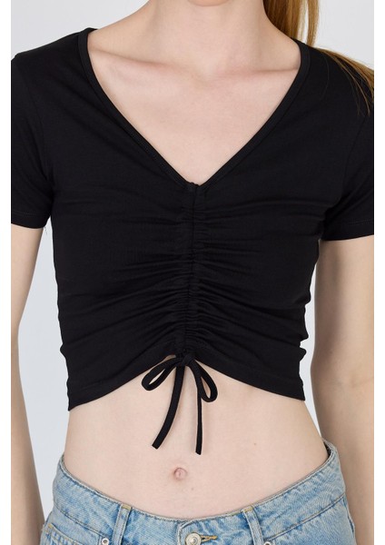 Siyah V Yaka Büzgülü Crop Tişört 9201M fırsatları