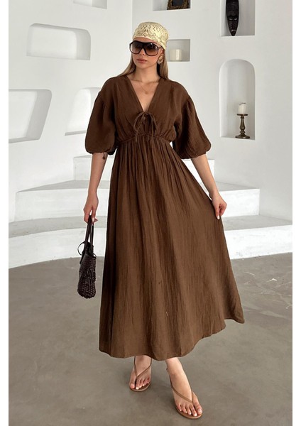 Beli Lastikli Bağcık Detaylı Yarım Kol Müslin Elbise Kahve 9331-E