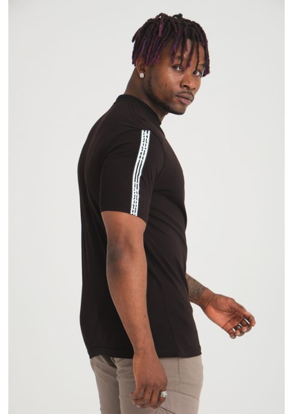 Bisiklet Yaka Siyah Şeritli Slim Fit