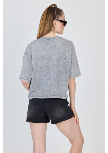 Gri Yıkamalı Yazı Baskılı Tişört 253020 indirimleri