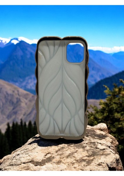 Iphone 11 Uyumlu Gold Detaylı Yaprak Desenli Kılıf