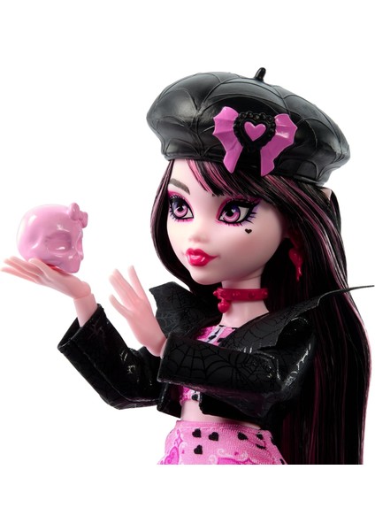 Monster High Fearbook Draculaura Moda Bebeği Ceket, Yıllığı ve Film Kulübü Aksesuarları fırsatları