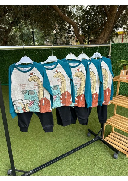 Şapkalı Dinazor Baskılı Pijama Takımı fiyatları