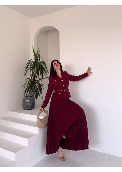 “gold Düğmeli Ceketli Pliseli Etek Takım - Zarif ve Modern Ikili Takım” modelleri