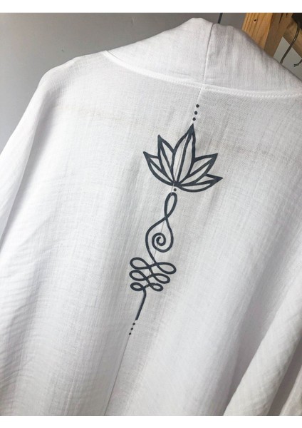 Lotus ve Unalome Görselli Beyaz Müslin Uzun Kollu Kimono