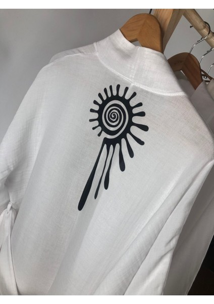 Etnik Spiral Görselli Beyaz Müslin Kimono