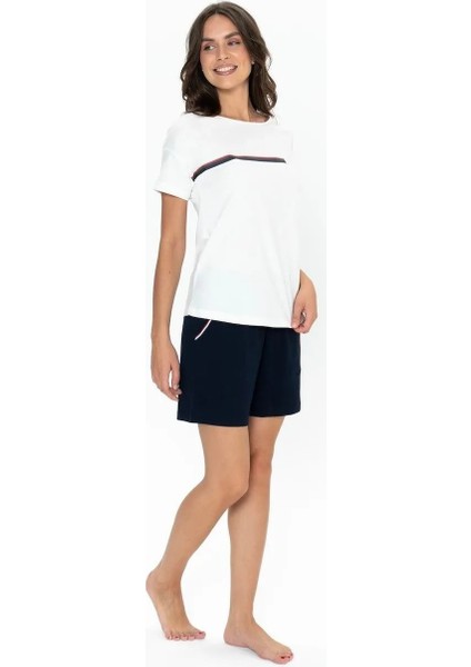 Kadın Yuvarlak Yaka Alt Üst Çizgi Detay Pijama Şort Takım fiyatları