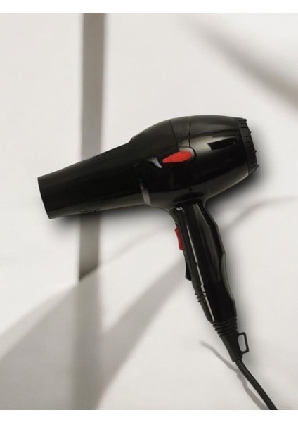 2200W Yüksek Güçlü Fön Makinesi - Isı Ayarı ve Uzun Ömürlü Performans