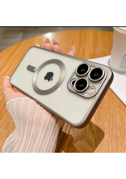iPhone 16 Pro / 16 Pro Max Çöl Titanyum Kamera Korumalı Kılıf Manyetik Şarj Özellikli Telefon Rengi Ile Aynı Magee Safee ile Uyumlu Kılıf Esnek Darbeye Dayanıklı Hd Korumalı (Iphone 16 Pro Max Çöl) modelleri